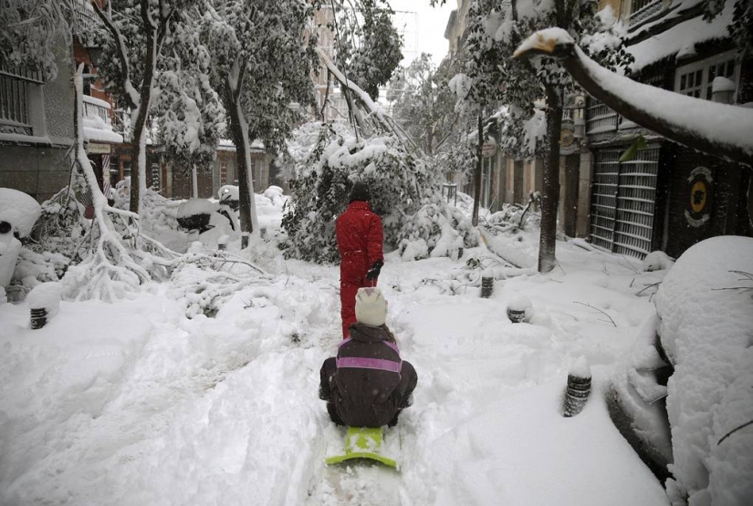 La peor tormenta de nieve en décadas azotó España