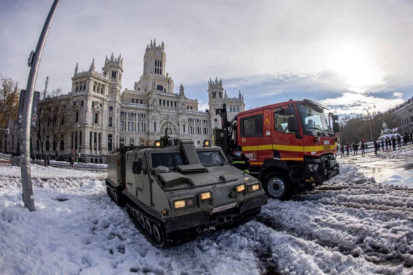 La peor tormenta de nieve en décadas azotó España