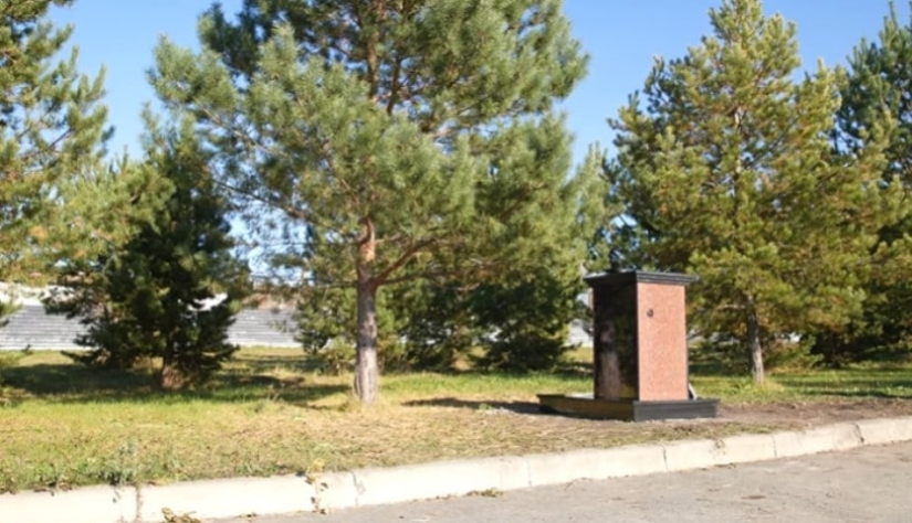 La primera tumba con un televisor apareció en el cementerio de Novosibirsk