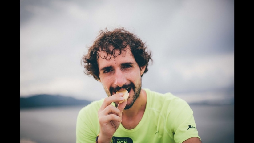 La voluntad de vivir: un hombre sin estómago, colon y vesícula biliar se ha convertido en un corredor de maratón e inspira a otros