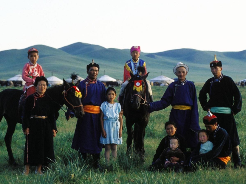 Las chicas mongolas son sacadas de su familia para convertirse en acróbatas famosas