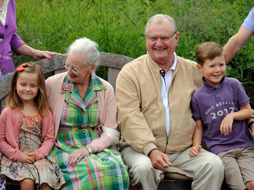 Las fotos más conmovedoras de los abuelos reales con sus nietos