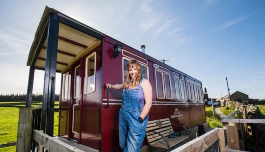 Lo que debemos construir una casa: una mujer británica hizo una maravillosa copia del coche a partir de materiales improvisados Lo que debemos construir una casa: una mujer británica hizo una maravillosa copia del coche a partir de materiales improvisados