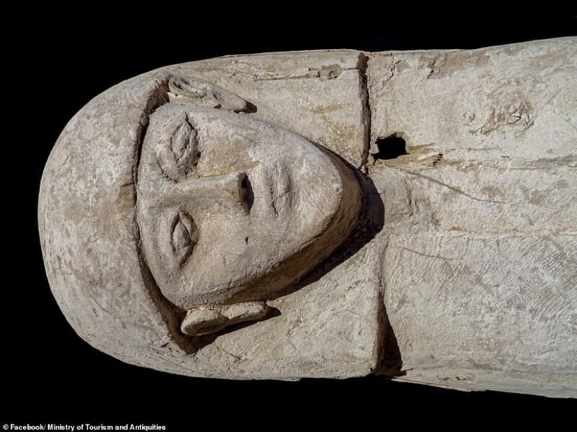 Los arqueólogos encontraron la momia del joven con la novia una dote