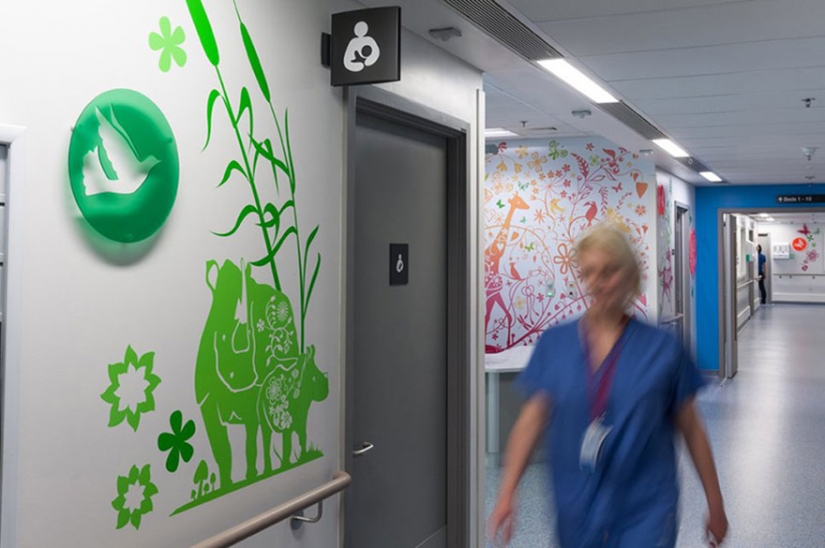 Los artistas han convertido el hospital infantil de Londres en un lugar colorido