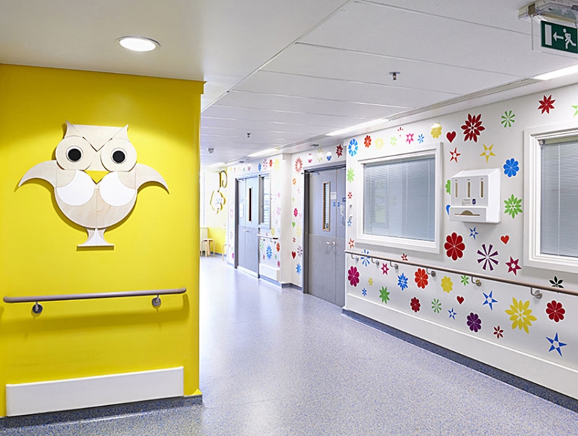 Los artistas han convertido el hospital infantil de Londres en un lugar colorido