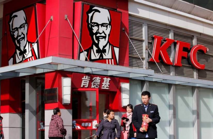 Los estudiantes chinos comieron gratis en KFC durante varios años, pero ahora están en raciones de prisión