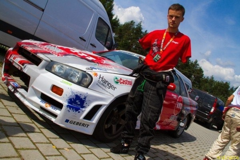 Lost limbs, but not self-confidence: a racing driver without hands entered the top ten drifters in the world