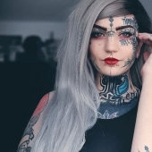 Madre en tatuajes se enfrenta trolling, pero no va a cambiar su imagen