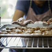 Mamá: la preparación de la leña, la dulce "salchicha" y otros dulces de la infancia