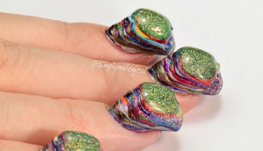 Manicura sin fin: cómo pintar las uñas con 116 capas de esmalte de uñas y no volverse loco