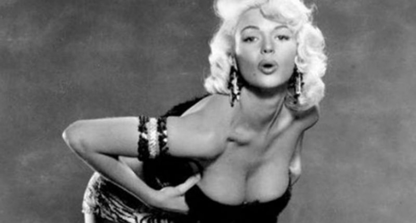 Marilyn Monroe turned out great in these pictures... only she wasn't there