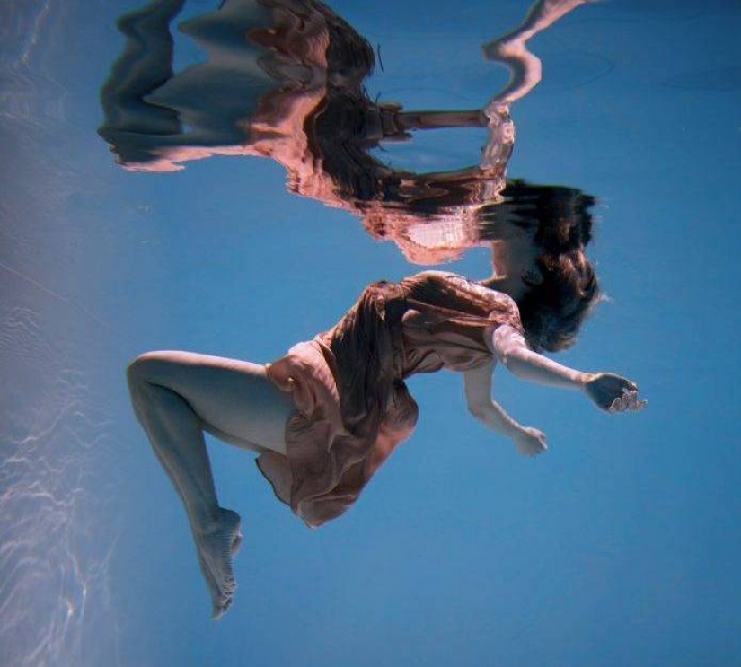 Martha Sirko's Sensual underwater photography