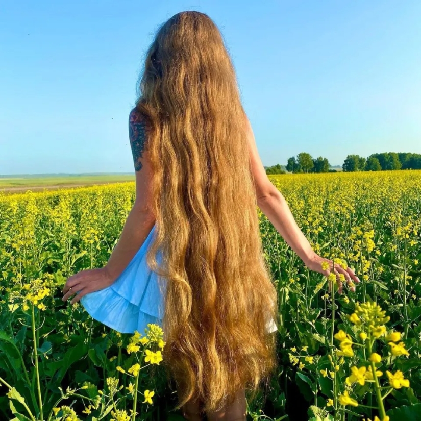 Mi trenza es mi belleza: una mujer rusa con el pelo increíblemente largo se ha convertido en una estrella de las redes sociales