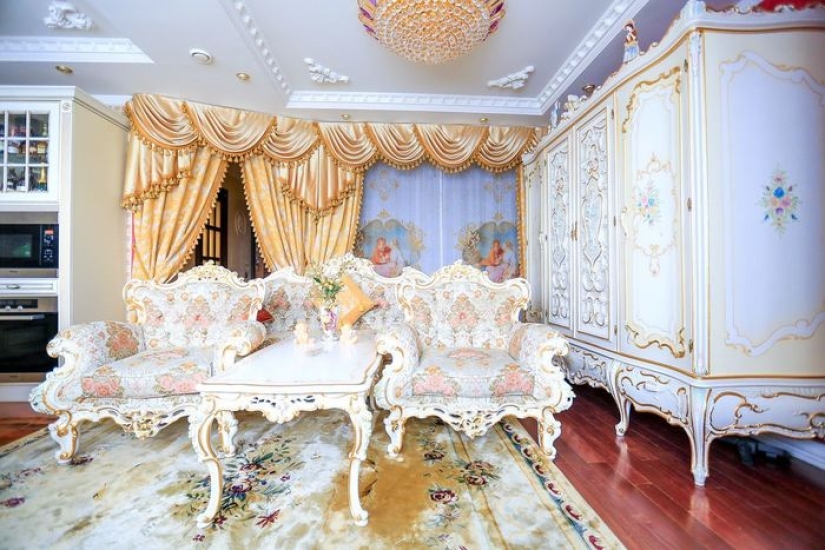 Microdoor en la carretera de los entusiastas: Moscovita diseñó su un dormitorio en el estilo barroco