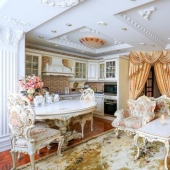 Microdoor on the highway of Enthusiasts: Muscovite designed her one-bedroom in the Baroque style