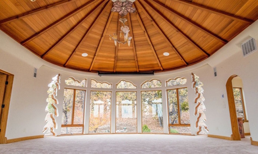 Modest at first glance, the house in Oregon looks like a wizard's palace inside