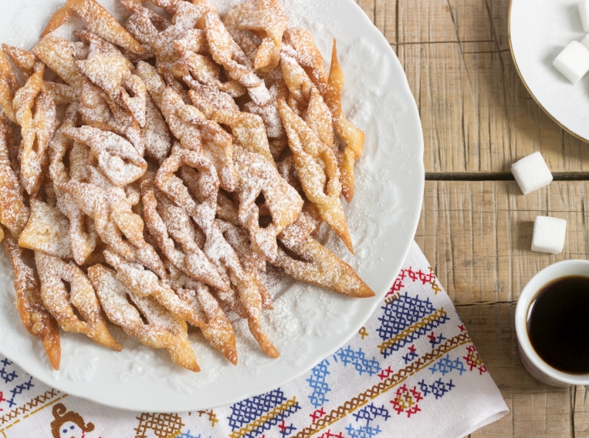 Mom: preparing firewood, sweet "sausage" and other sweets from childhood