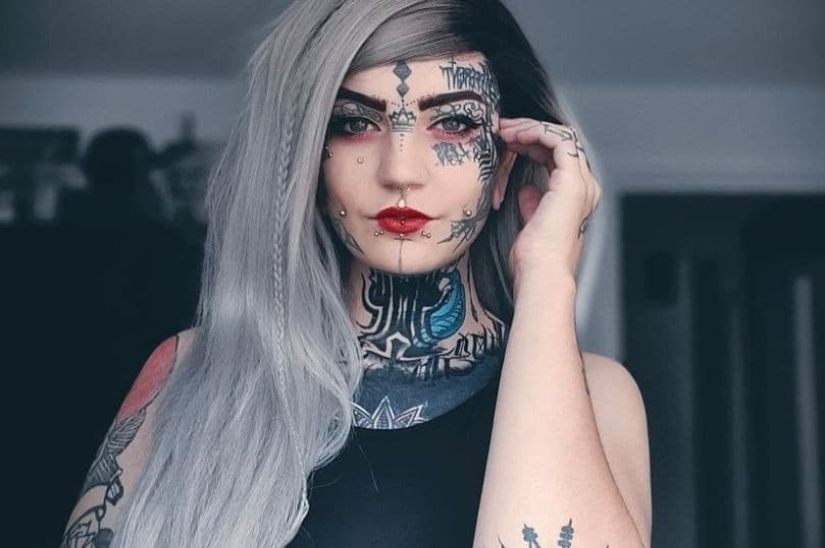 Mother in tattoos faces trolling, but is not going to change her image