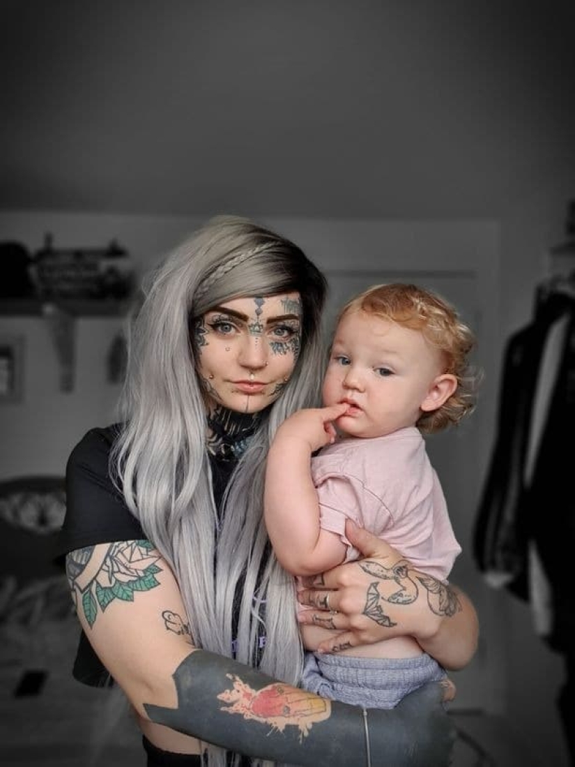 Mother in tattoos faces trolling, but is not going to change her image