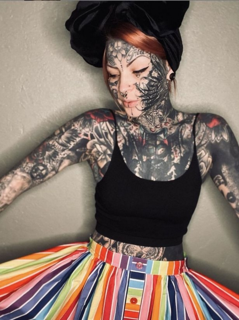 Mother of three from Finland impresses with tattoos and hot photos on social networks