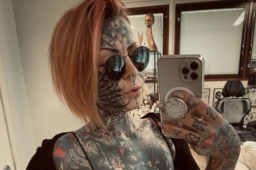 Mother of three from Finland impresses with tattoos and hot photos on social networks