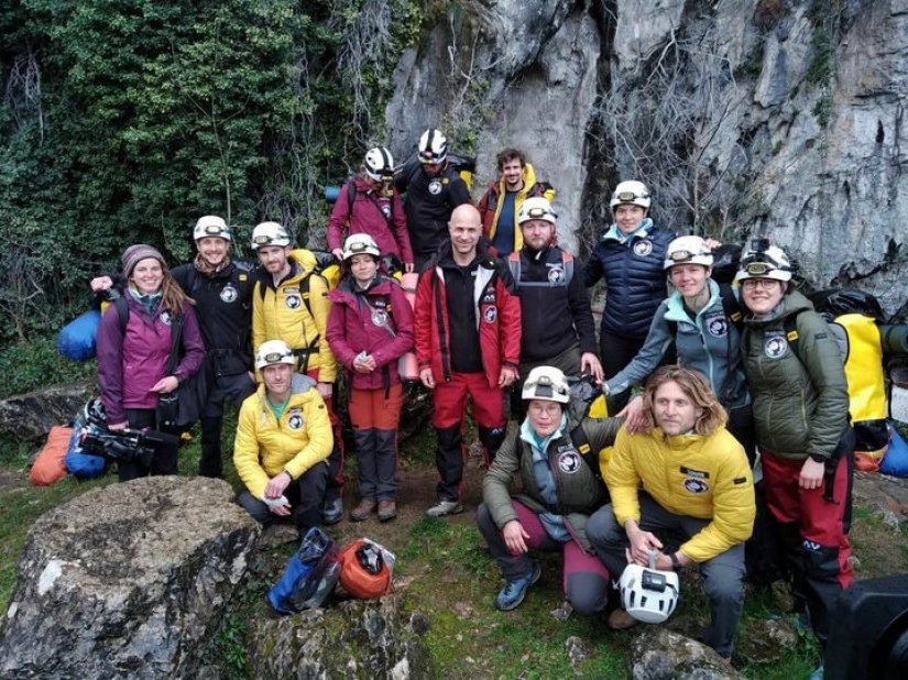 Más allá del tiempo: 15 voluntarios en Francia se va a mantener en completo aislamiento en la cueva durante 40 días