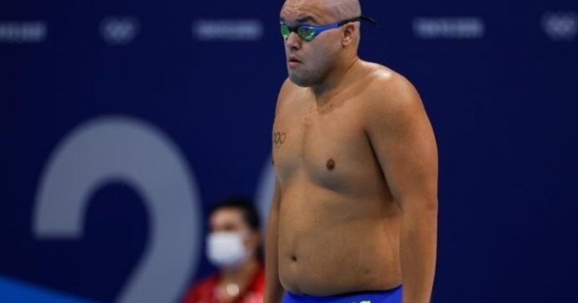 "No eres gordo, eres olímpico" : un nadador de Palau se ha convertido en una estrella de Internet