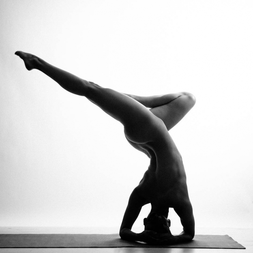 Nude yoga