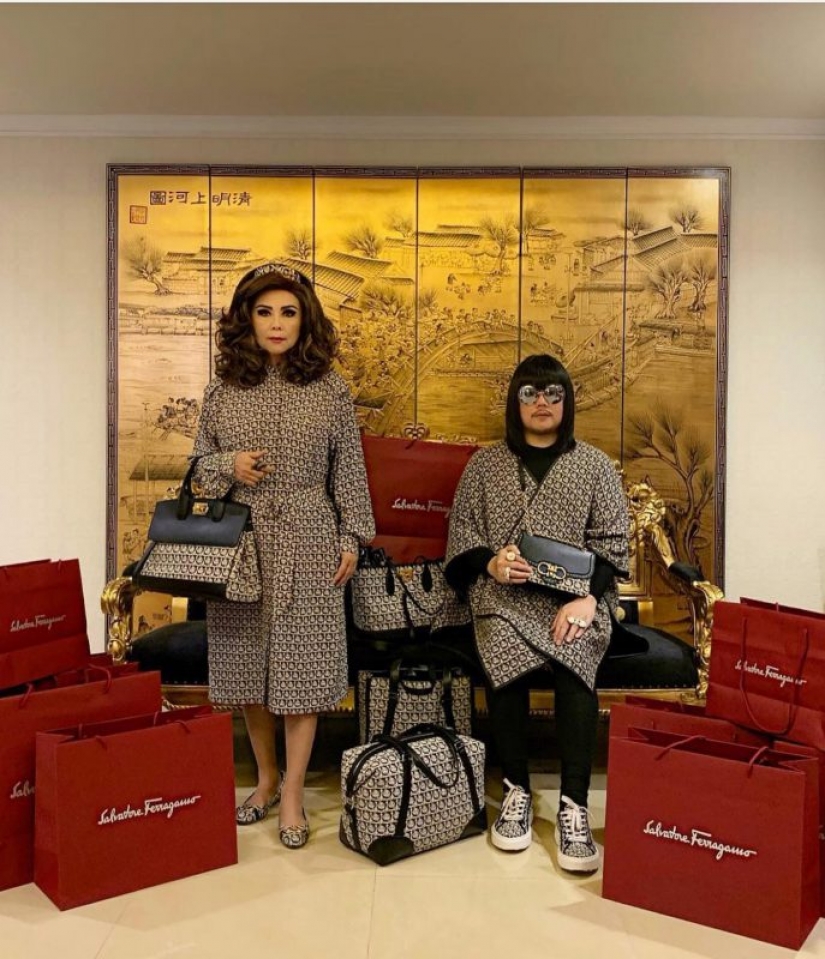 On the same page: mother and son from Thailand wear the same outfits