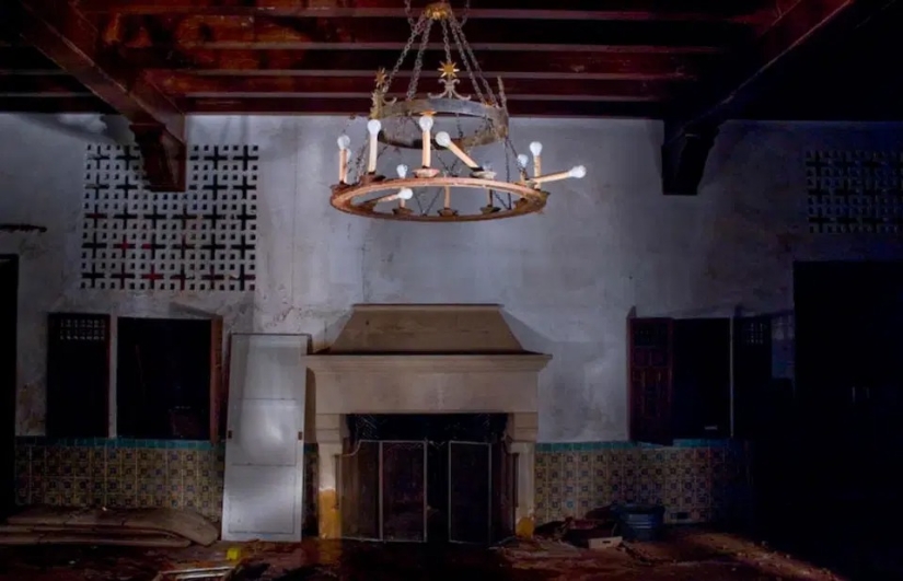 Once a luxury, now abandoned house stars