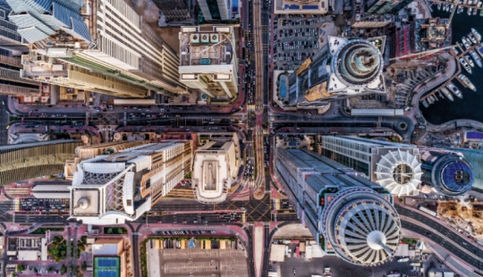 One flew over the nest of the Emir: photographing Dubai from a bird's eye view