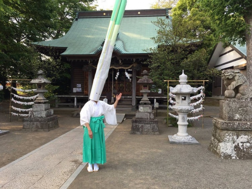 Onion head: an unusual ritual in a Japanese temple surprises and puzzles