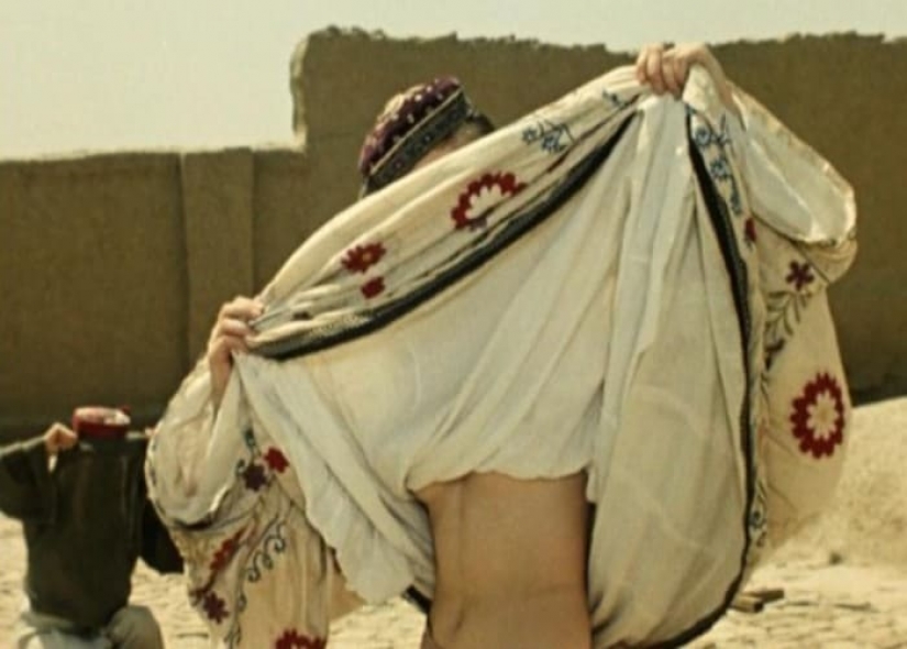 Otro final y la negativa a disparar desnudo: lo que quedó detrás de las escenas de la filmación de " Sol Blanco del Desierto"
