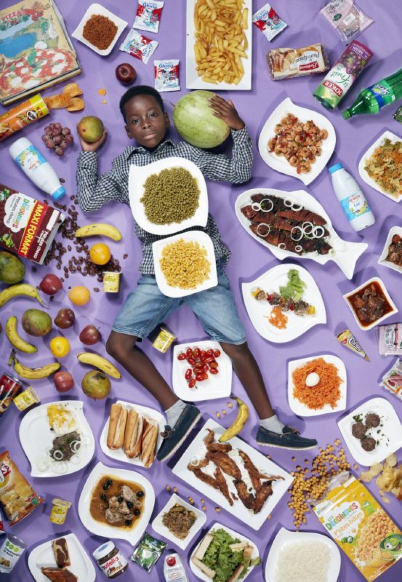 Our daily bread: amazing photo Gregg Segal on the diets of children of different Nations