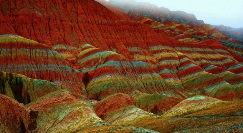 Paisaje Danxia de color de las montañas de China