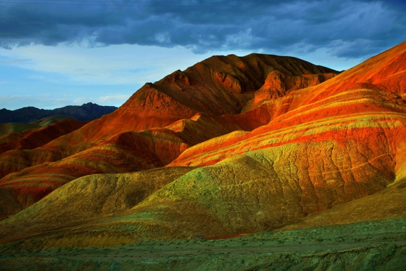 Paisaje Danxia de color de las montañas de China