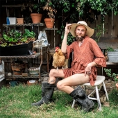 Papis y pollitos en el divertido calendario de Papis de Pollo para 2022