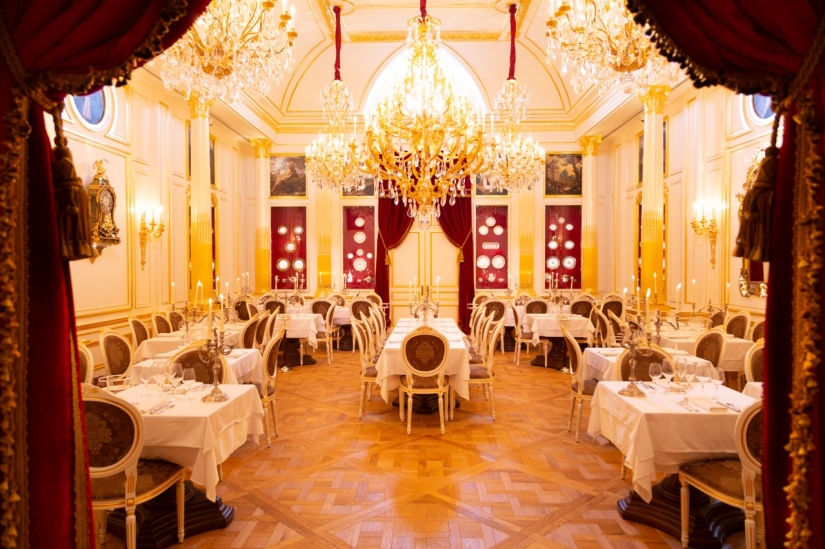 Paraíso gourmet: buffet de delicias en el restaurante francés "Les Grands Buffet à Narbonne"