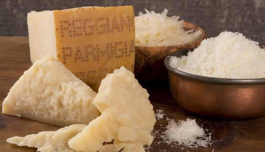 Parmesan-delicious, but expensive: the passion of English sailors for Italian cheese