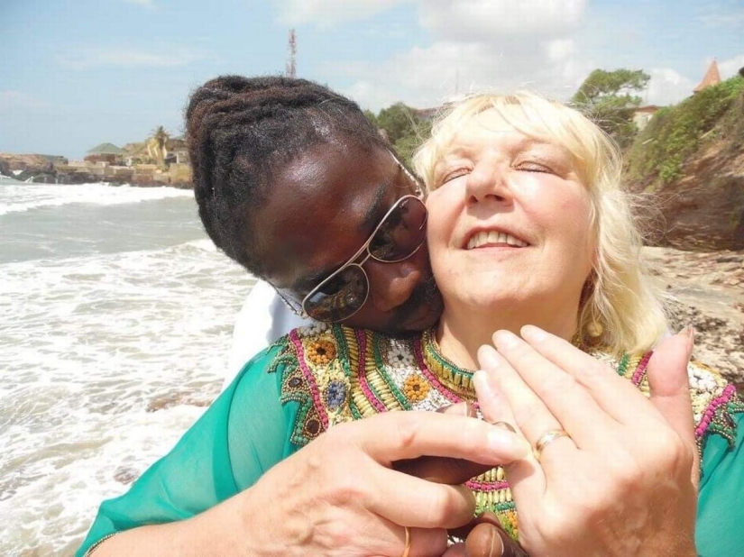 Pasiones africanas: cómo una mujer británica de 68 años se convirtió en víctima del engaño de un joven amante de Ghana