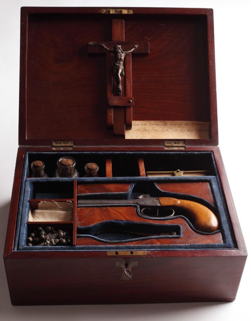 "Perish, evil spirits!": vampire killing kits are relevant again