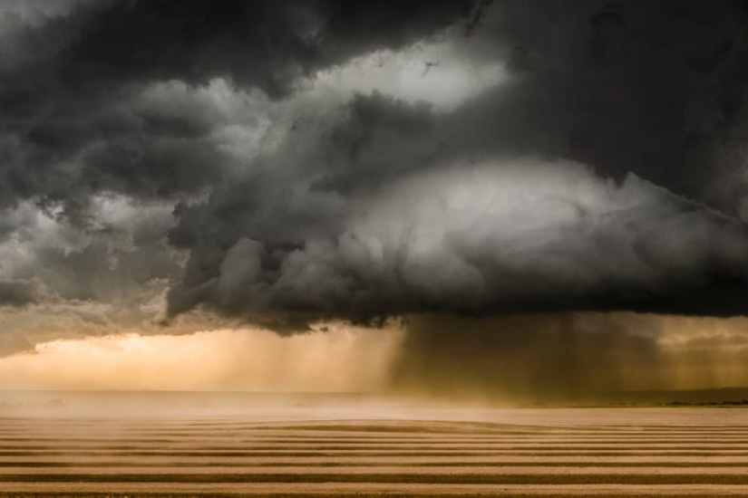 Photographer spent 7 years chasing storms through Tornado Alley