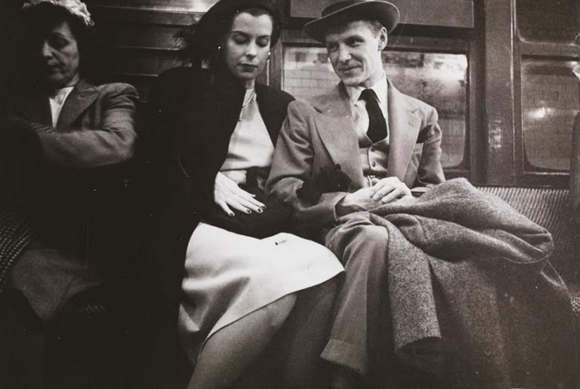 Photographs of the New York subway of the 1940s taken by a young Stanley Kubrick