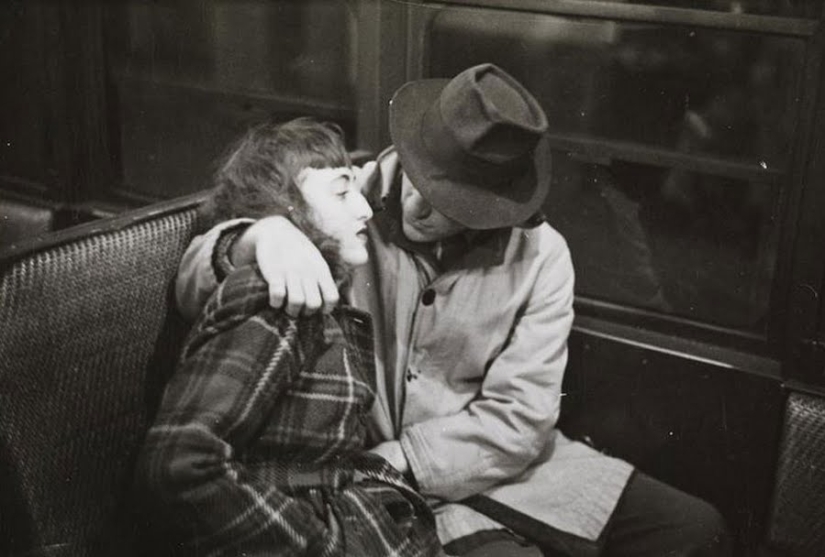Photographs of the New York subway of the 1940s taken by a young Stanley Kubrick