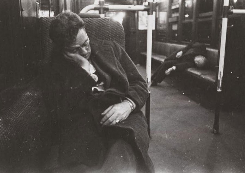 Photographs of the New York subway of the 1940s taken by a young Stanley Kubrick