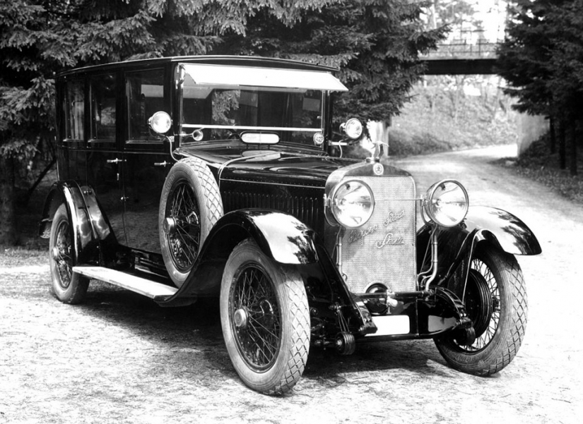 Pioneers: what models did the history of automakers begin with