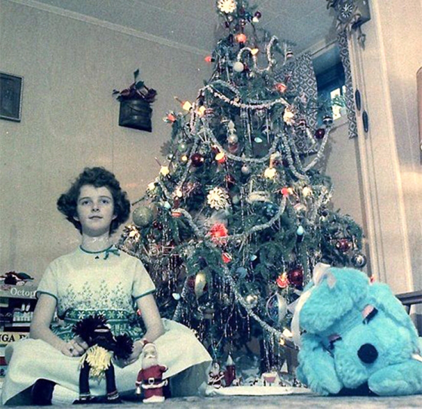 Playful photo under the Christmas tree from old albums