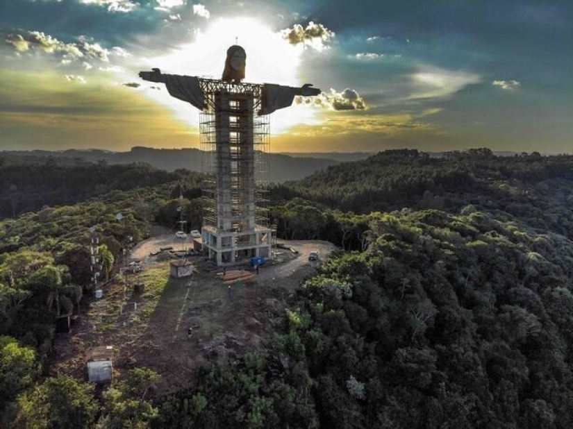 ¿Por qué construyen una estatua de Cristo más alta que la anterior en Brasil