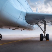 ¿Por qué es la moneda lanzada en el motor del avión, no va a traer buena suerte